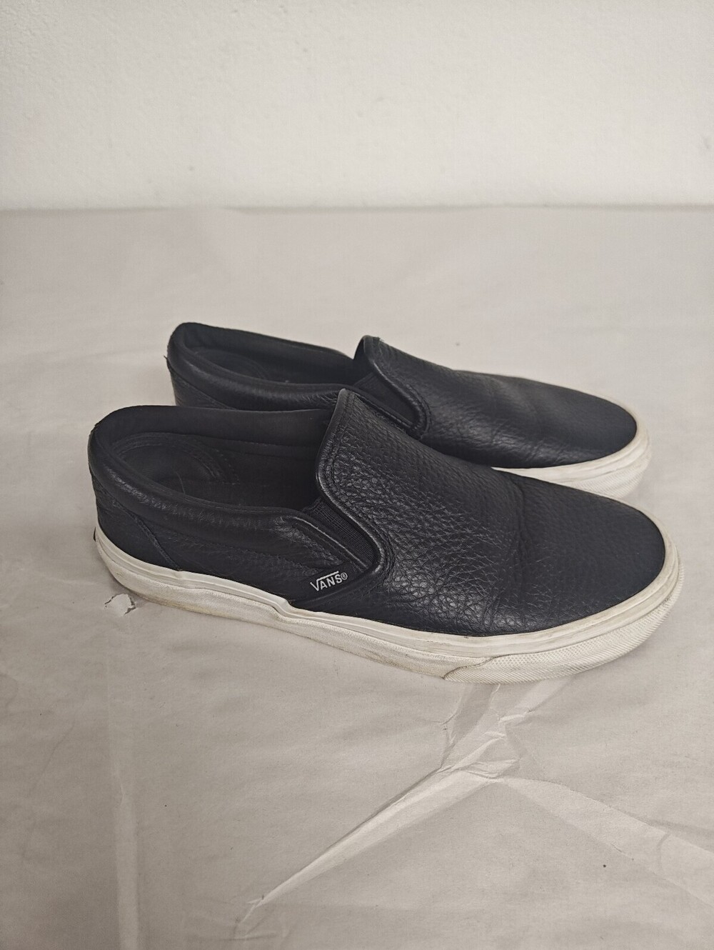 Vans Classic Slip-On UltraCush Black Tumbled Leather Women’s 7 Men’s 5.5